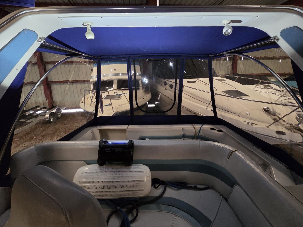 Fitted cockpit and bow covers on a boat
